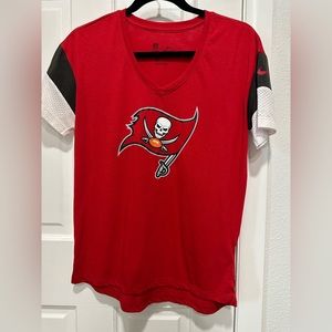 4/$25 Nike NFL Buccaneers womens v neck with jersey sleeve detail. Red sz small